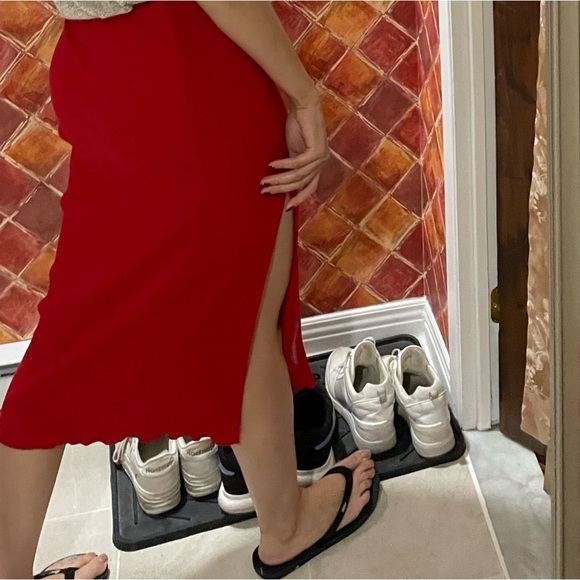 Long red skirt - Picture 6 of 6